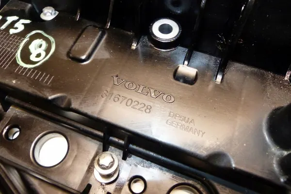 Volvo Ventildeckel OEM 31670228 für D4 Motor image 8