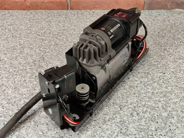 NIVO Rear Air Suspension Compressor BMW F07 F11 6875176 image 6