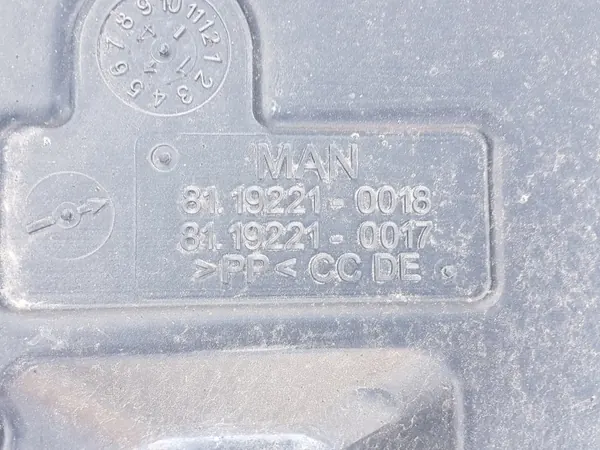 Couvercle moteur gauche MAN TGL Euro 6 OEM 81192210018 image 3