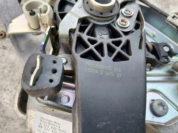 Mercedes W212 Handbromsspak OEM A2124200184 image 5