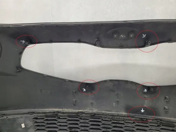 Parachoques delantero Kia Carens IV 2013-2016 OEM image 9