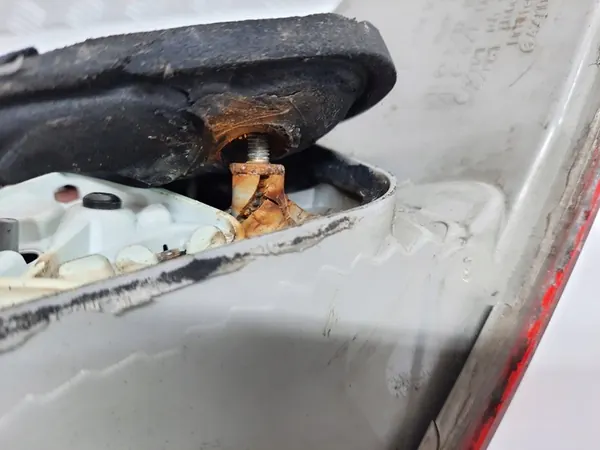 MERCEDES CLS W219 LINKER ACHTERLAMP A2198200164 image 4