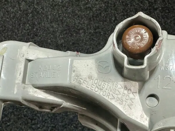 MAZDA 3 17-18 Indicador de Parachoques Frontal Izquierdo B63C51360A image 5