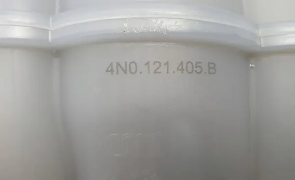 Audi A8 D5 TFSI Uitzettank OEM 4N0121405B image 6