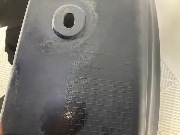 AUDI A4 B8 LIFT 11-15 Oikea Etulokasuoja 8K0821172L image 4