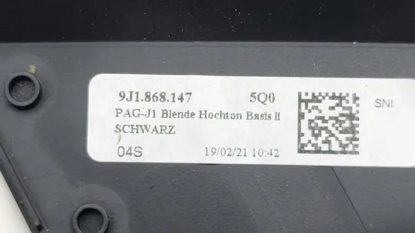 Porsche Taycan 9J1 2021 Lautsprecherabdeckung OEM 9J1868147 image 7