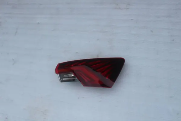 Refletor Traseiro Direito Skoda Octavia Mk4 0021396607 image 2