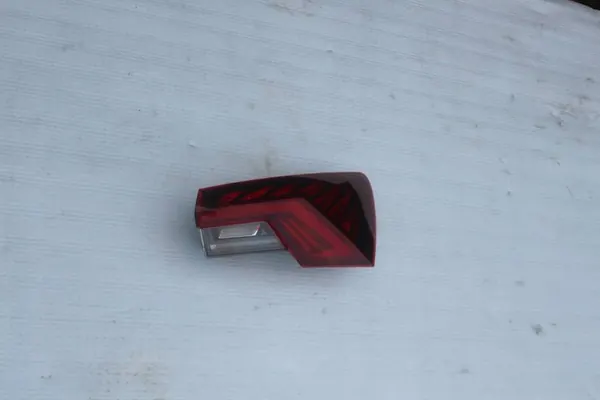 Refletor Traseiro Direito Skoda Octavia Mk4 0021396607 image 3