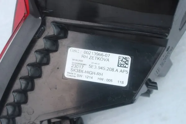Refletor Traseiro Direito Skoda Octavia Mk4 0021396607 image 4