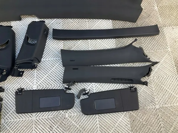 Begagnad Volkswagen Scirocco takklädsel OEM 1K8867500AH image 3