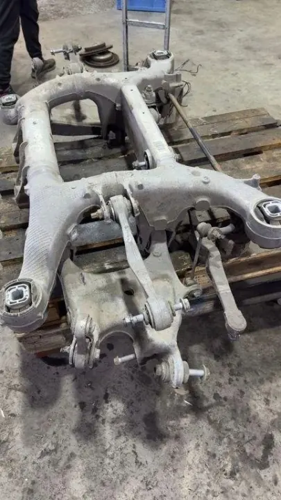 BMW Bakvagnsbalk OEM 6799103 - Begagnad image 3