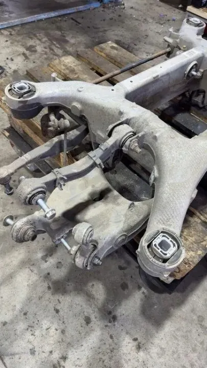 BMW Bakvagnsbalk OEM 6799103 - Begagnad image 4