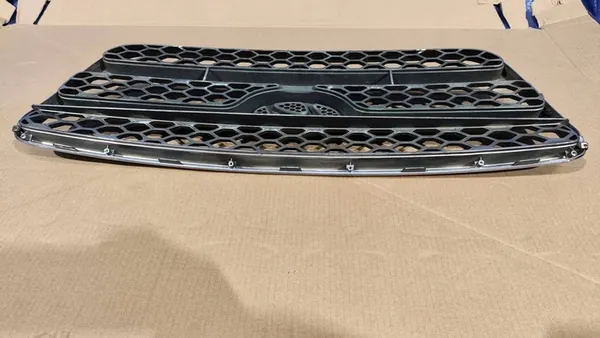 Front Bumper Grill Hyundai Santa Fe II 06-10 image 6