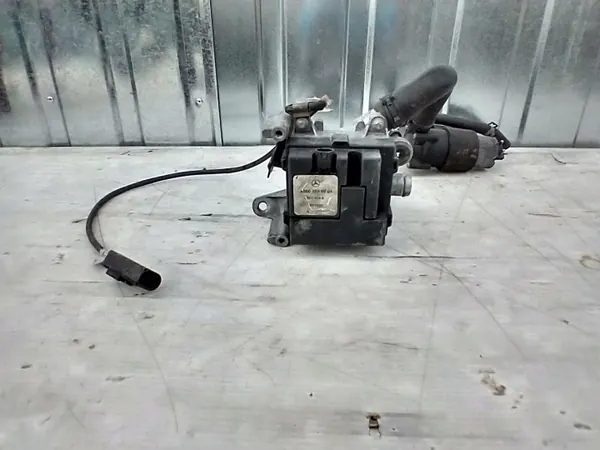 Mercedes-vesilämmittin OEM A0001590504 E-luokka W210 image 2