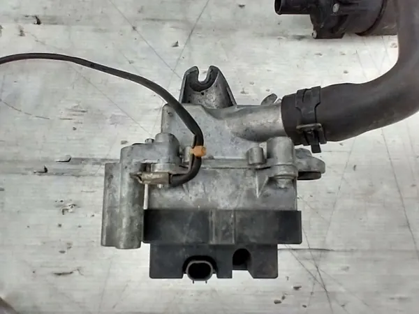Mercedes-vesilämmittin OEM A0001590504 E-luokka W210 image 3
