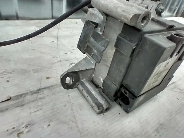 Mercedes-vesilämmittin OEM A0001590504 E-luokka W210 image 4