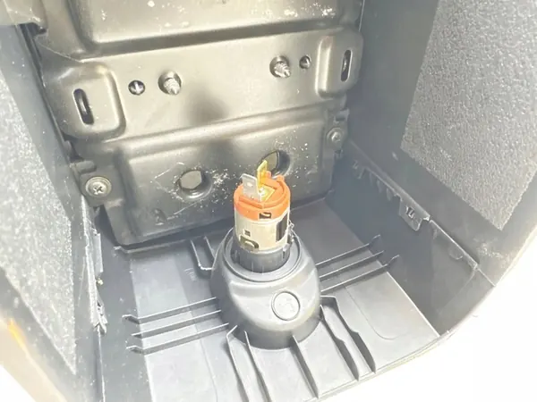 Accoudoir Console Toyota Verso 2011 588280F010 image 8