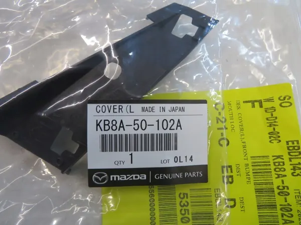 Cache de calandre gauche Mazda CX-5 2017-2021 OEM image 3