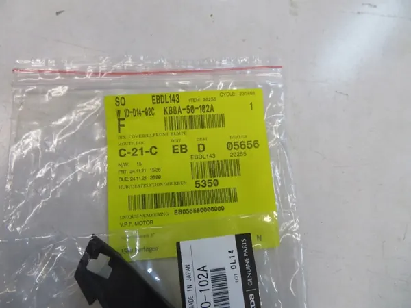 Cache de calandre gauche Mazda CX-5 2017-2021 OEM image 4