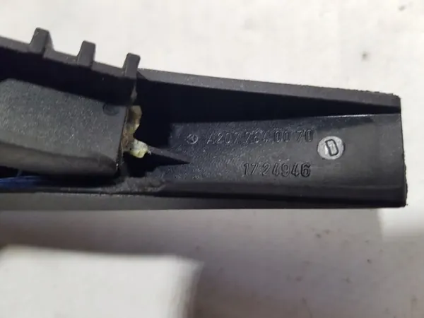 Mercedes W207 Tuulensuoja OEM A2077840070 image 9