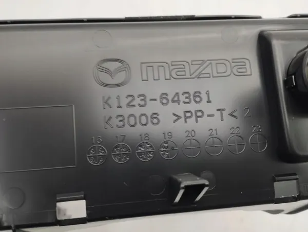 Mazda CX-5 II 2020 Voor 12V-aansluiting OEM K12364361 image 9