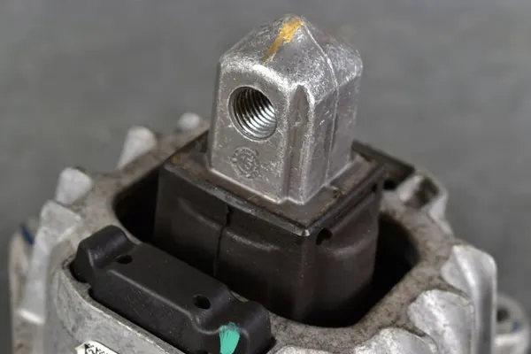 Soporte de motor derecho BMW M5 F10 M6 F06 F13 F01 6851264 image 3