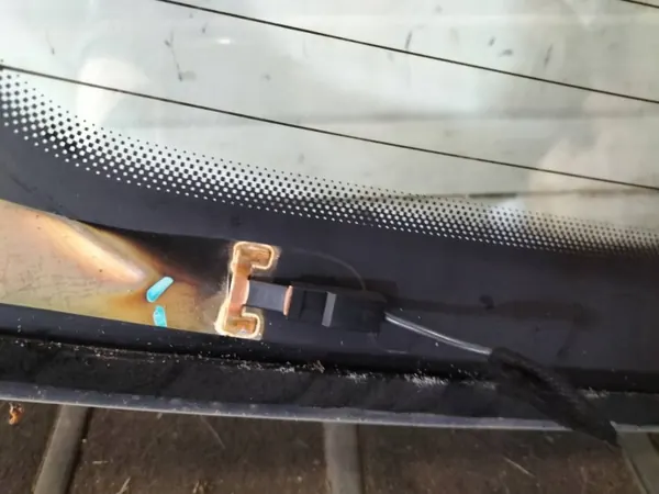 Vidro de porta-malas traseiro usado OEM HB 5D MAZOWSZE para Opel Corsa D image 4