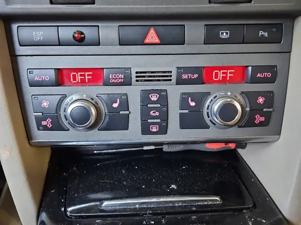 Console panneau aération Audi A6 C6 OEM 4F1820043J image 2
