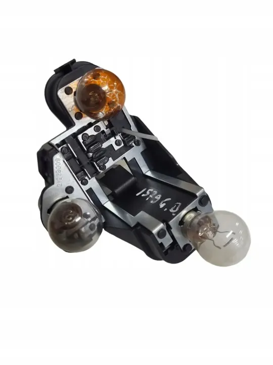 Connecteur feu arrière VOLVO V40 CC 21228009 image 2