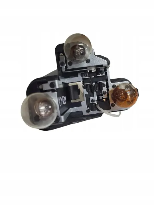 Connecteur feu arrière VOLVO V40 CC 21228009 image 4