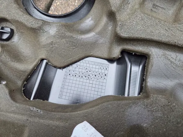 Couvercle supérieur moteur OEM 05L103925E 2.0 TDI image 9