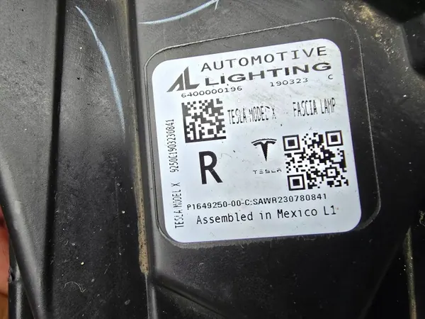 Tesla Model X Plaid Droit DRL OEM P164925000C image 4