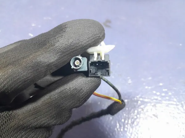 Asa maletero Skoda Fabia III OEM 6V0827566G image 4