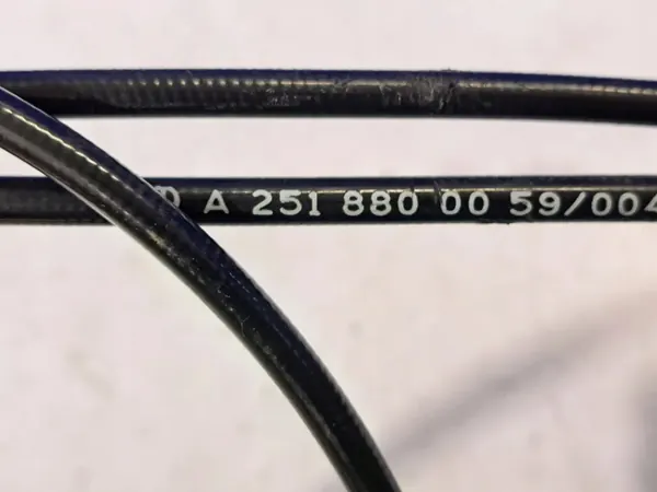 Mercedes R-Class W251 konepellinlukko OEM A2518800059 image 4
