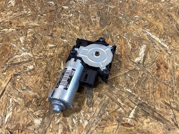 Porsche Panamera Schiebedachmotor OEM 10028299C image 3