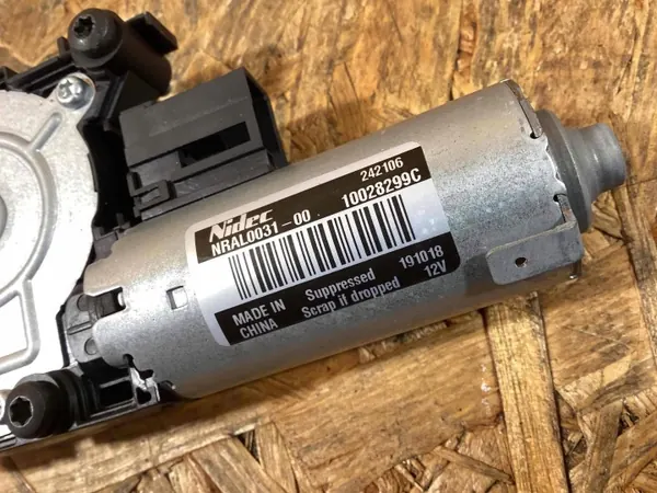 Porsche Panamera Schiebedachmotor OEM 10028299C image 5