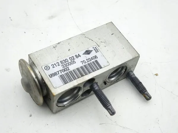 Soupape d'expansion climatisation Mercedes-Benz OEM 2128300284 image 2