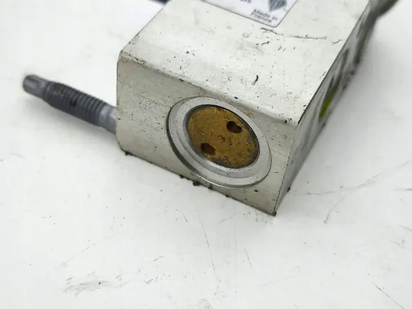Soupape d'expansion climatisation Mercedes-Benz OEM 2128300284 image 4