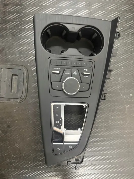 Audi A4 B9 A5 8W MMI Keskikehys OEM 8W1864261C image 2