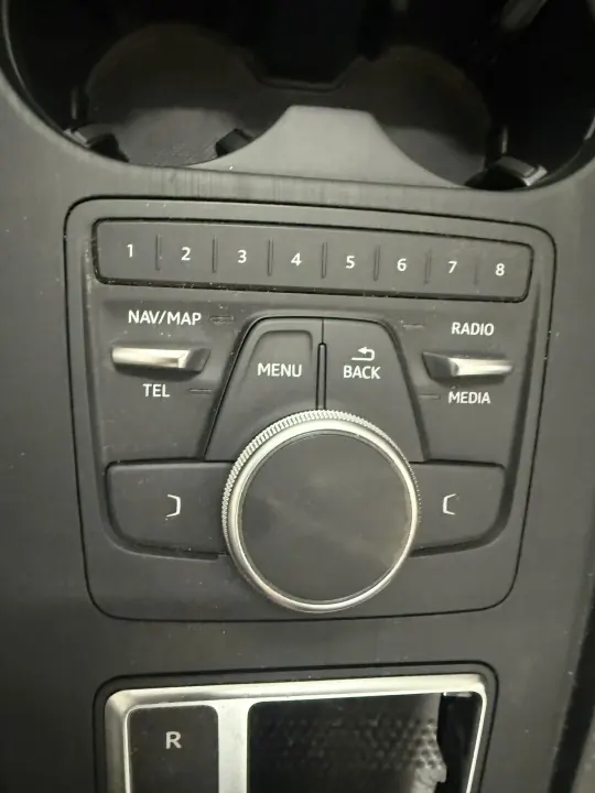 Audi A4 B9 A5 8W MMI Keskikehys OEM 8W1864261C image 3