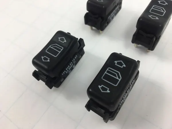 Conjunto de Interruptores de Janela Elétrica Mercedes W124 OEM image 7