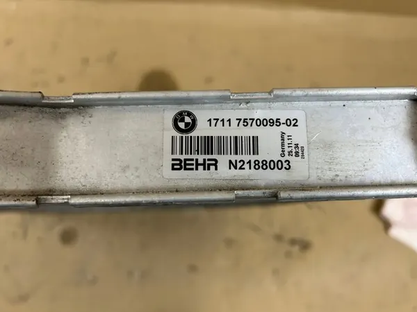 BMW M5 F10 M6 F06 F12 F13 M-POWER Vattensradiator OEM 7570095 image 2