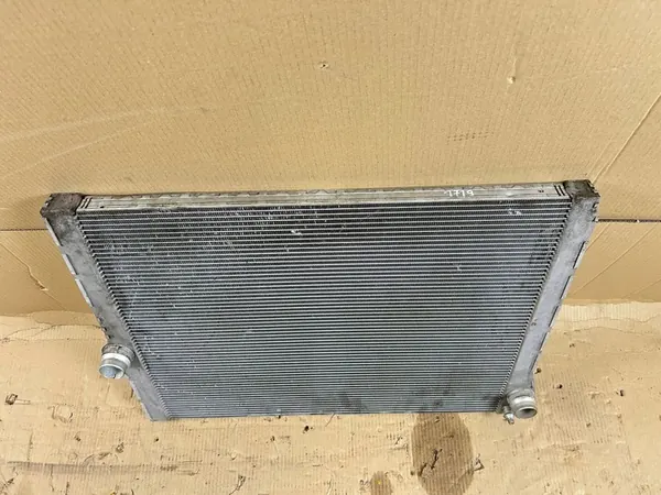 BMW M5 F10 M6 F06 F12 F13 M-POWER Vattensradiator OEM 7570095 image 4