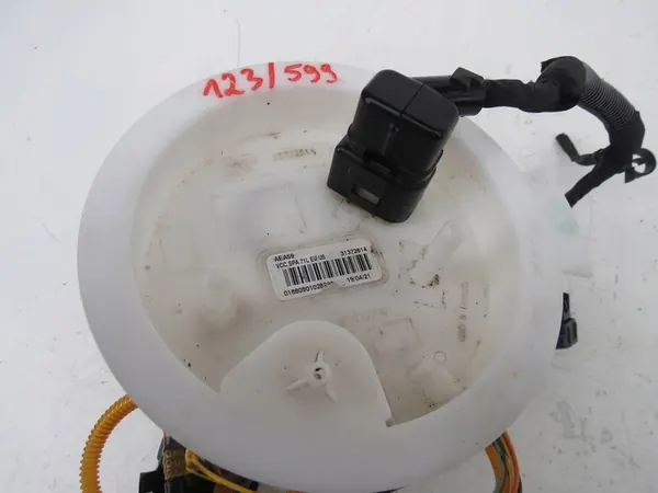 Bomba de combustível VOLVO XC60 2.0L gasolina 180kW 2020 OEM 31372614 image 4