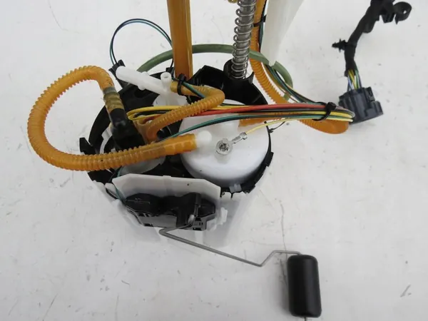 Bomba de combustível VOLVO XC60 2.0L gasolina 180kW 2020 OEM 31372614 image 7