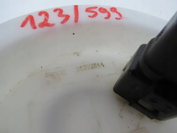 Bomba de combustível VOLVO XC60 2.0L gasolina 180kW 2020 OEM 31372614 image 8