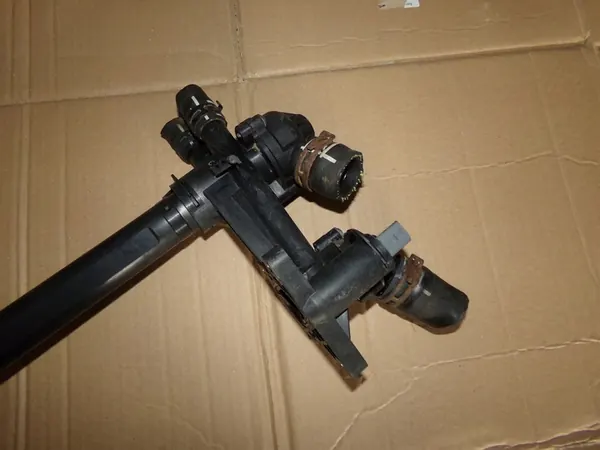 Volkswagen OE 03C 121 065A Moottorin jäähdytin image 2