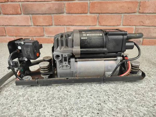 Compressore di sospensione pneumatica posteriore NIVO BMW F07 F11 image 2