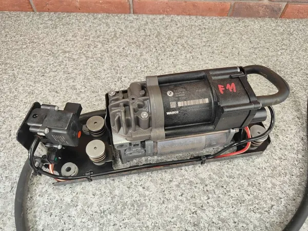 Compressore di sospensione pneumatica posteriore NIVO BMW F07 F11 image 3