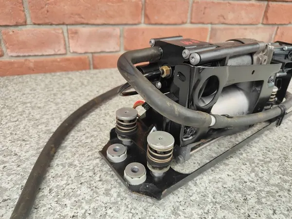 Compressore di sospensione pneumatica posteriore NIVO BMW F07 F11 image 9